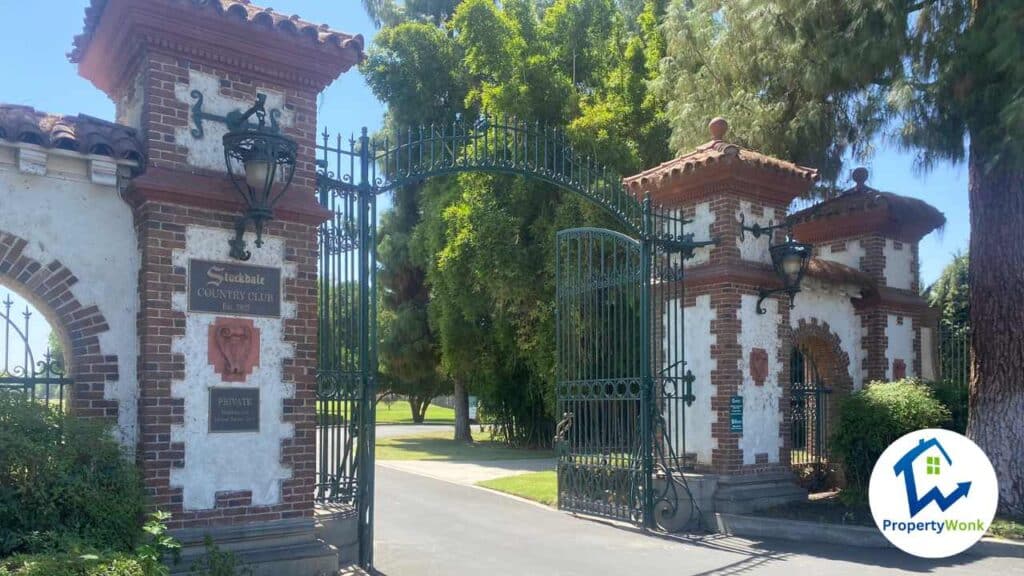 Entrance to the Stockdale Country Club, next to the Olde Stockdale neighborhood in Bakersfield.