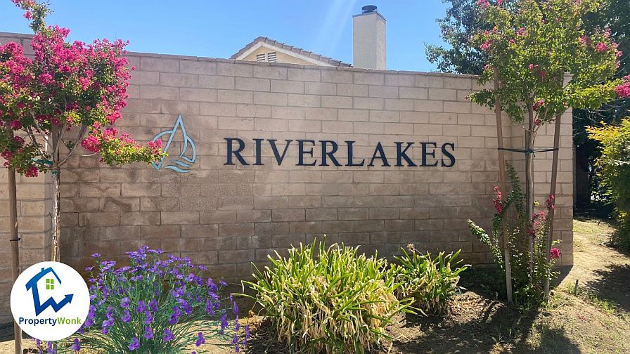 Signage at the entrance to the Riverlakes neighborhood in Bakersfield.